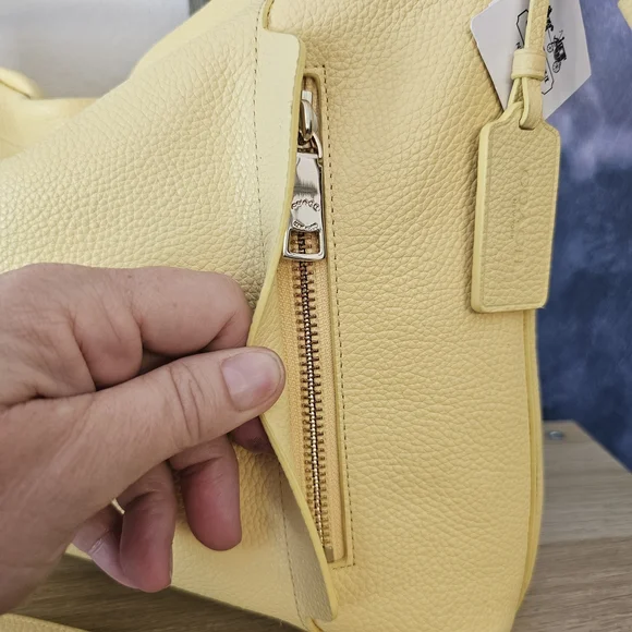 ✨COACH Scout Hobo Shoulder Bag (Like New)(Soft Yellow) - Picture 2 of 16